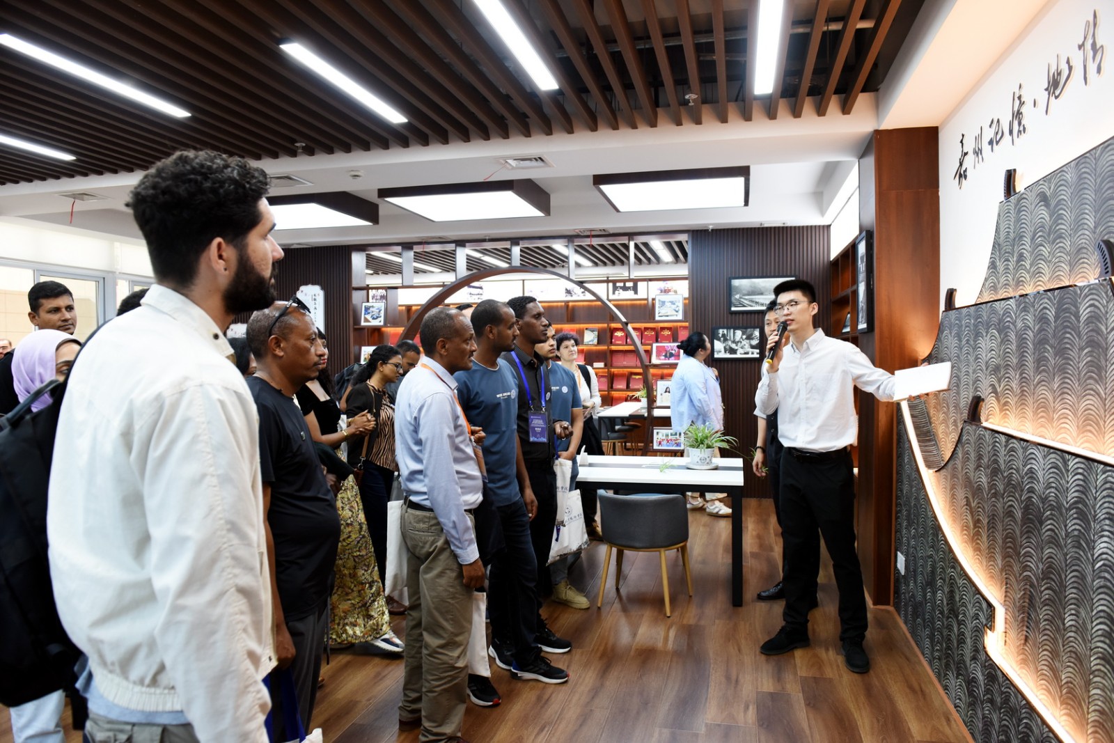 1Q132511393.jpg 1Q132511393.jpg