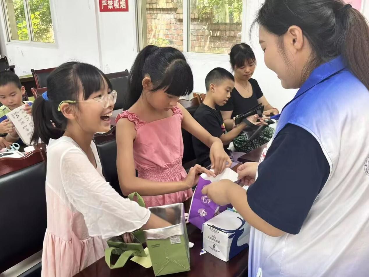 7BB796941715A6FD88C54AD33A5CFBEC